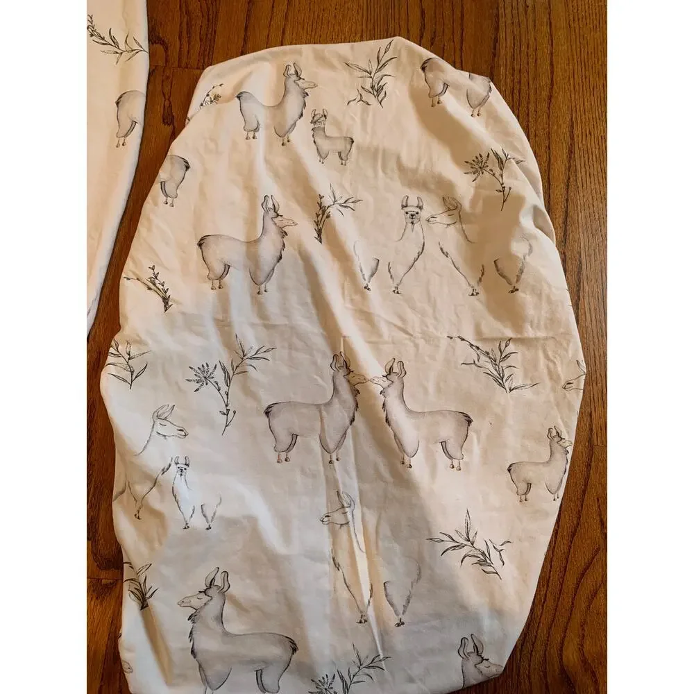 Oila 'Kissing Llama' Crib Sheet Convertible Bassinet Sheet / Changing Pad Cover